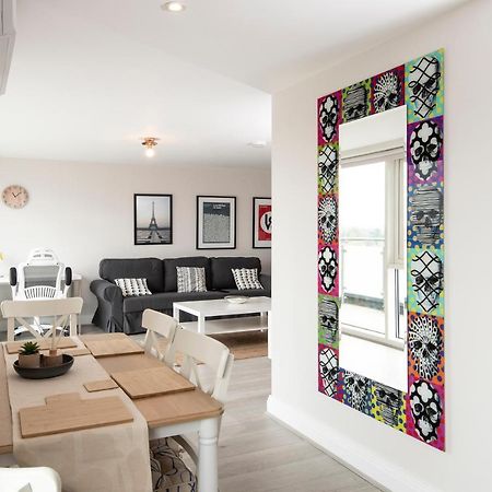 Spacious Apartment With Parking Space, Close To Heathrow, Elizabeth Line And Windsor Maidenhead Bagian luar foto