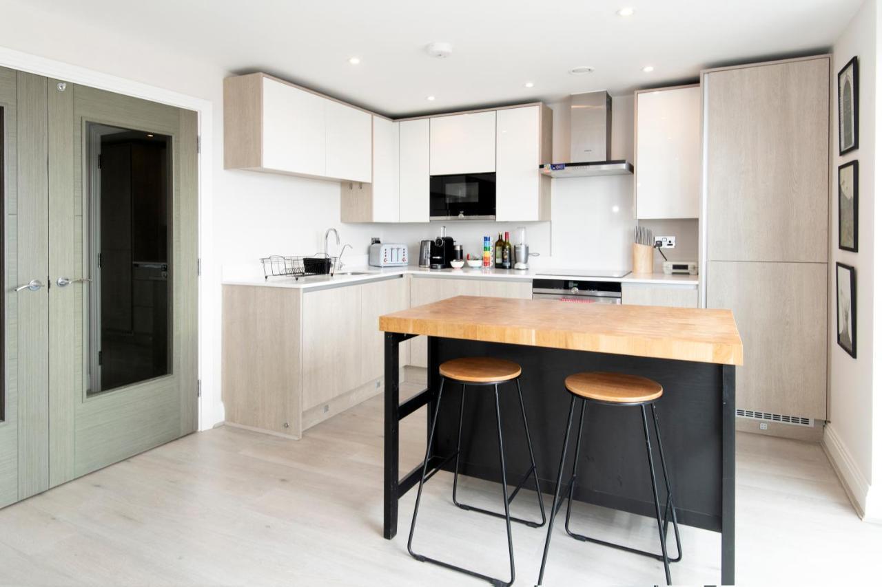 Spacious Apartment With Parking Space, Close To Heathrow, Elizabeth Line And Windsor Maidenhead Bagian luar foto